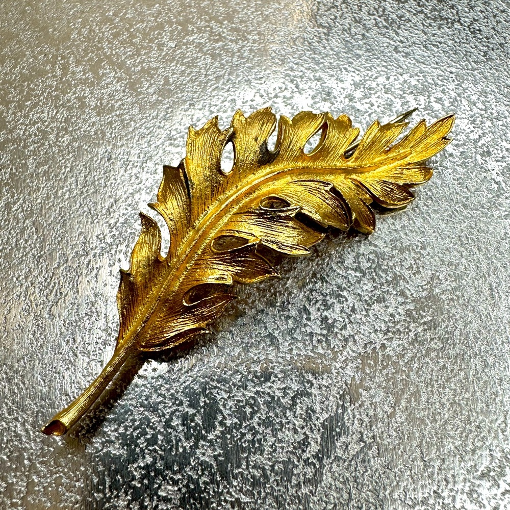 Vintage signed CORO leaf gold tone pin brooch